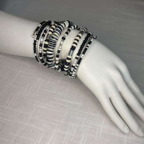 (4) Assortment of 4 beaded bracelets - Picture 6 of 8